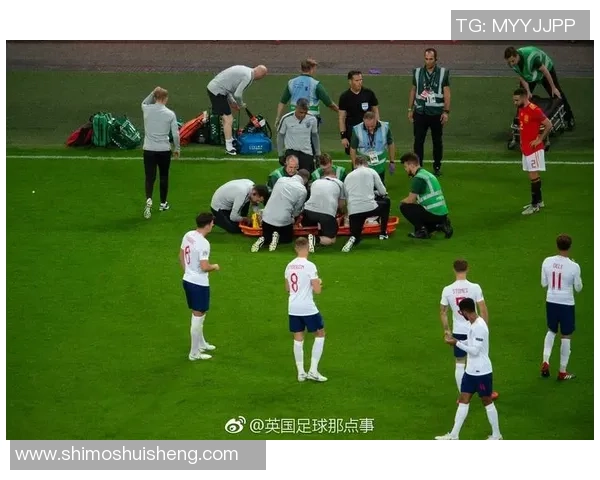 卡卢克肖：从少年天才到足球巨星的成长之路与传奇经历